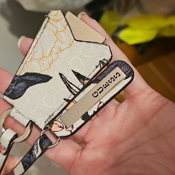 Guess Floral Purse - Picture 4 of 11